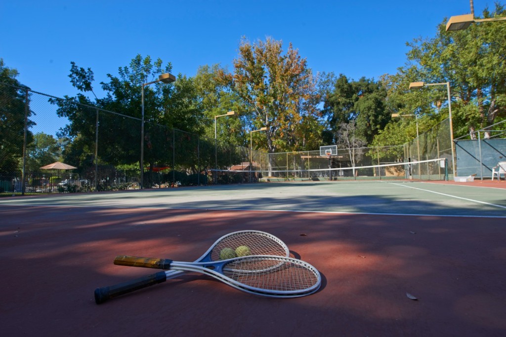 Outdoor sport court at Las Encinas Hospital campus